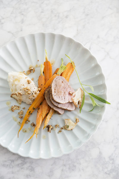 Foto van Filet mignon de porc au four et son duo de chou-fleur et jeunes carottes