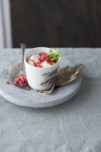 Foto van Coulis de fraises au yaourt grec et graines de grenade